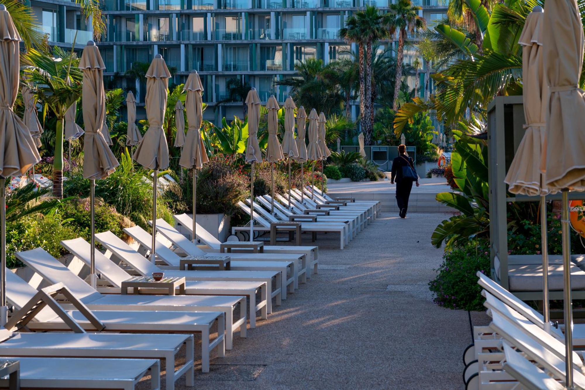 Atzavara Hotel & Spa Санта-Сусанна Экстерьер фото The pool at the W South Beach