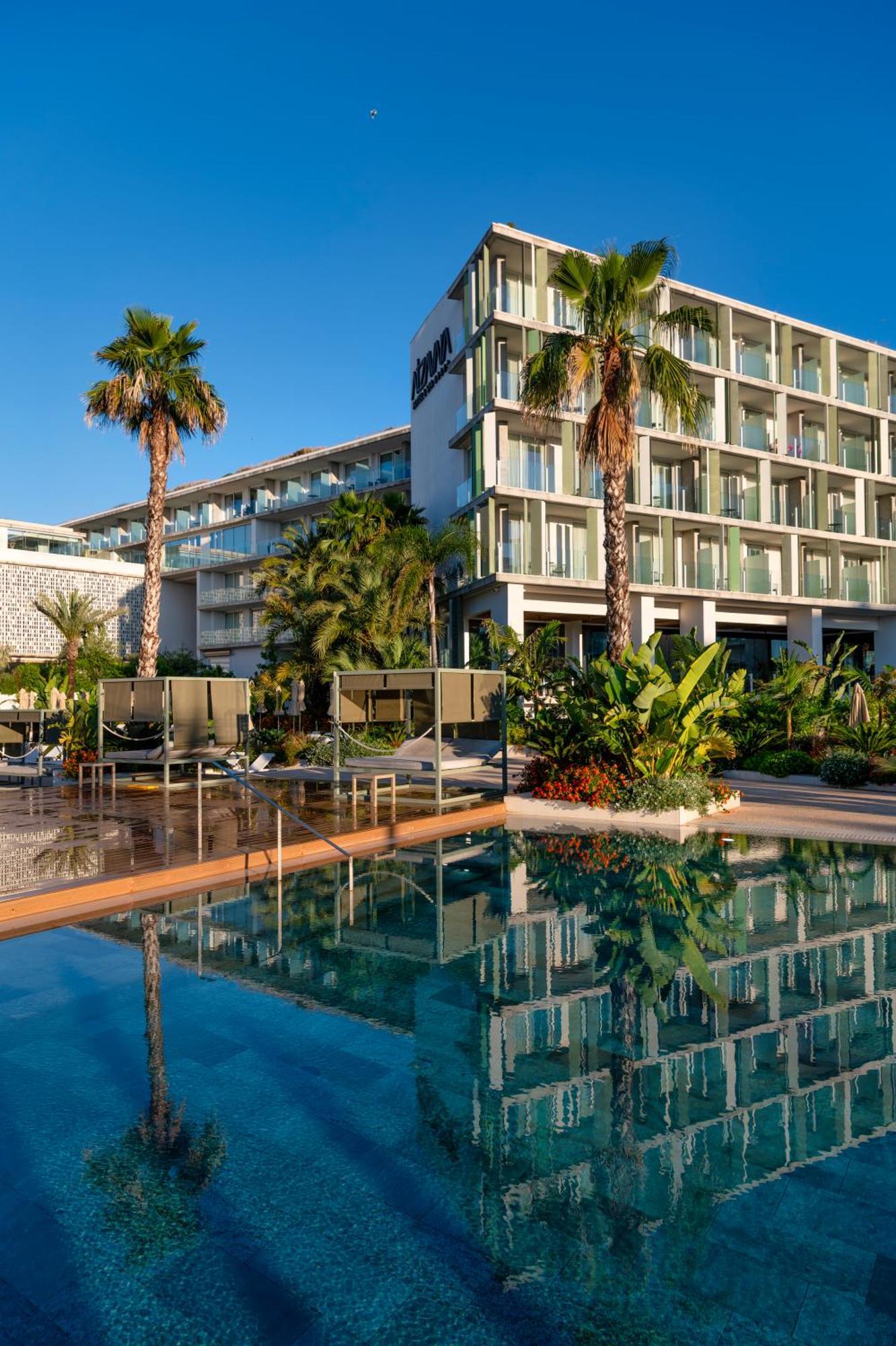 Atzavara Hotel & Spa Санта-Сусанна Экстерьер фото The hotel's pool