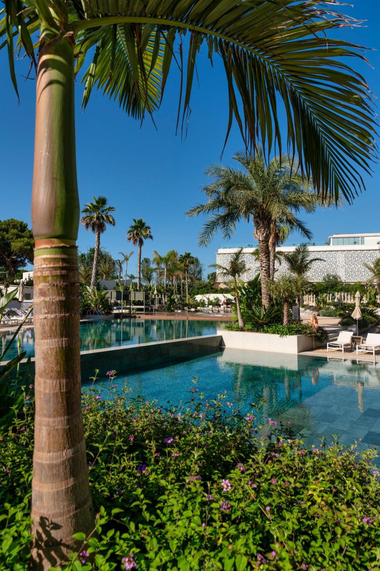 Atzavara Hotel & Spa Санта-Сусанна Экстерьер фото The swimming pool at the hotel